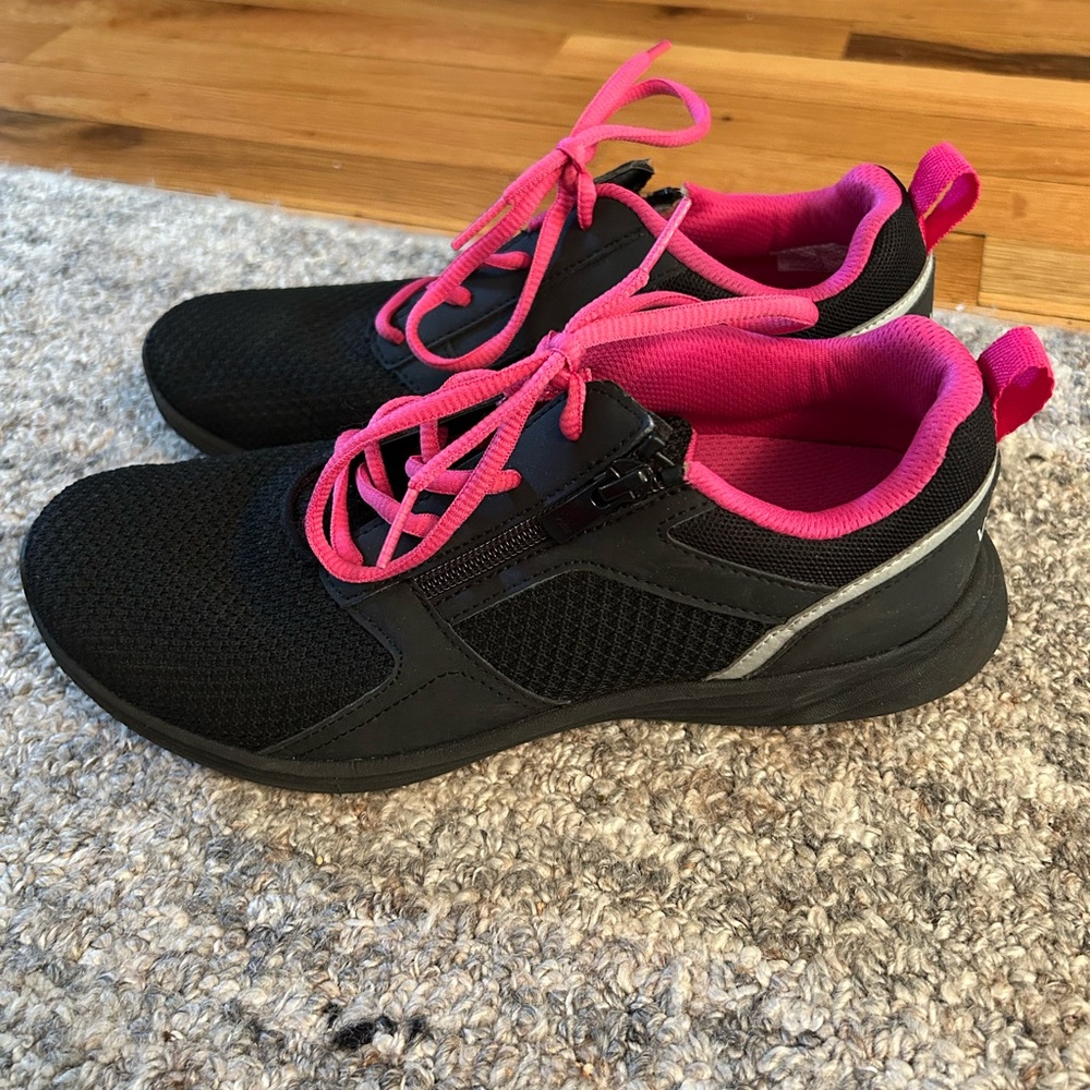 BRAND NEW Vionic Black and Pink Sneakers with Sleek Design